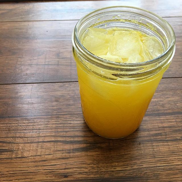 Moonshine Mama, you never cease to delight @moonshinemamaselixirs 😘 Turmeric Lime over ice with sparkling water = I can make it through this day after no sleep, with a smile on my face 🙏🏻 .
.
.
.
.
.
.
.
.
 #elixir #vegan #turmeric #havebabydonthavesleep #alliswell #grateful #summervibes