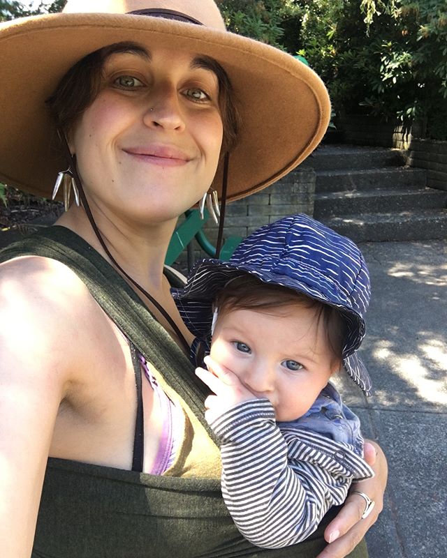 We made it to the market, and we got the veggies 🙌🏻 Grateful for a beautiful  day, a happy little baby, and all the gorgeous local organic vegetables my heart desires. Happy Weekend friends!
.
.
.
.
.
.
.
.
.
 #biglife #macrobiotics #local #organic #realfood #farmersmarket #vegetables #belugababy